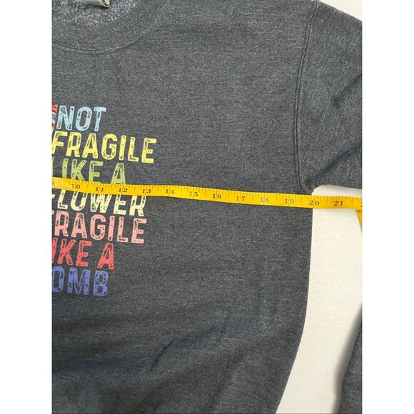 "Fragile like a bomb" Graphic Sweatshirt -L - Picture 4 of 6